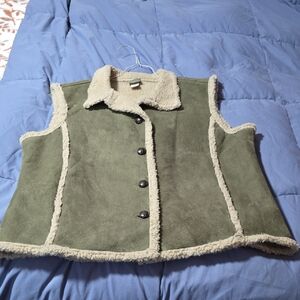 Mountain Lake Green Vest with Cream Shearling Trim